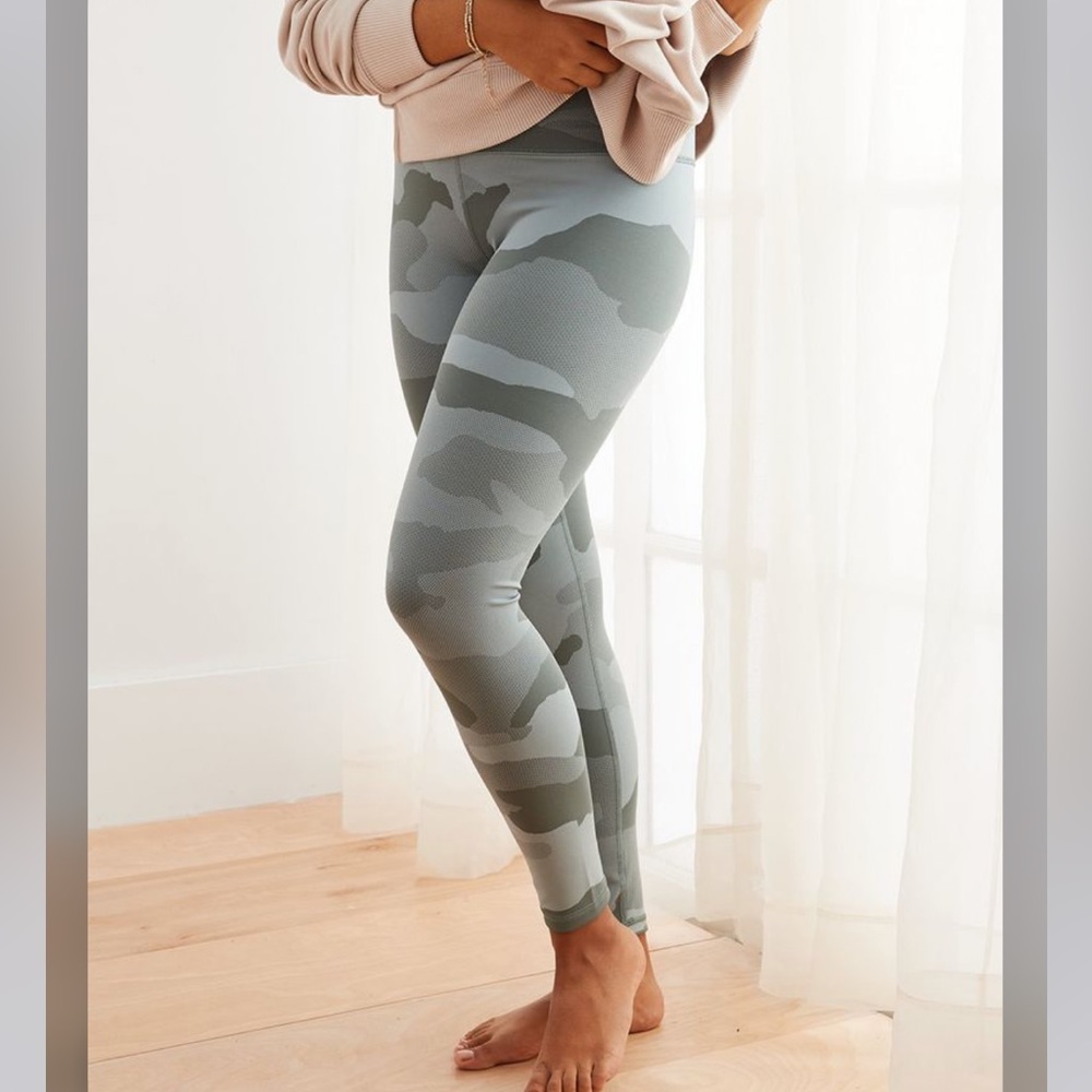 Aerie Textured Camo Leggings